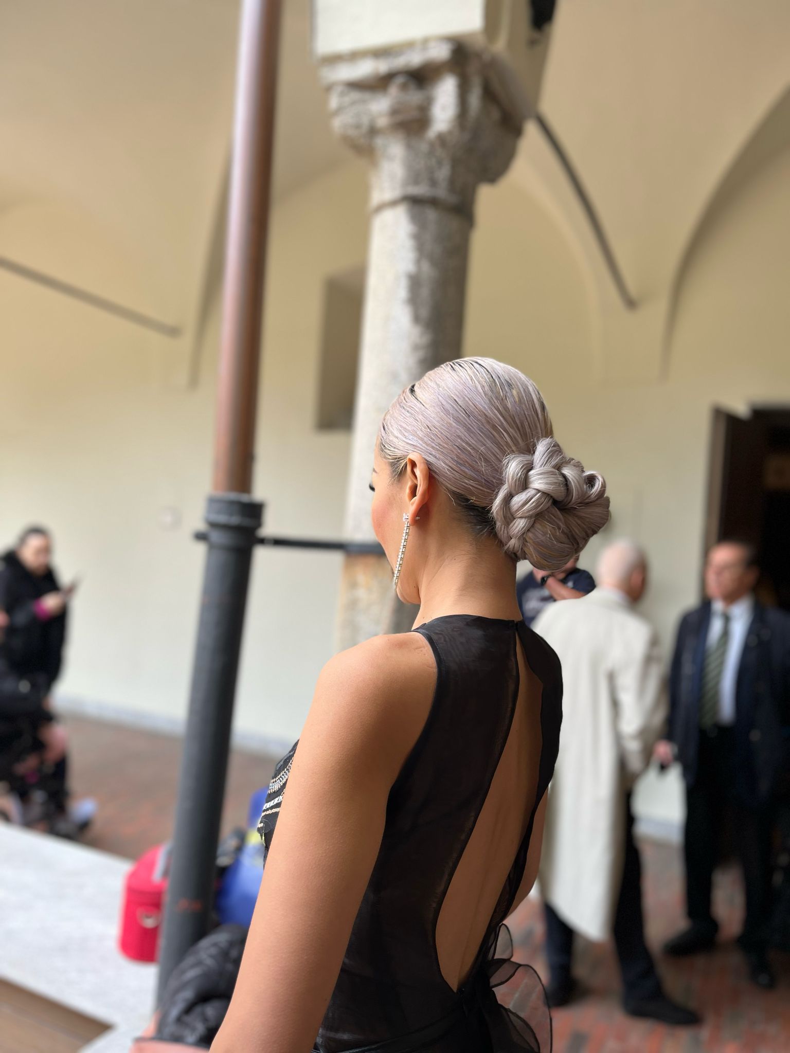 HAIR & MAKE-UP 